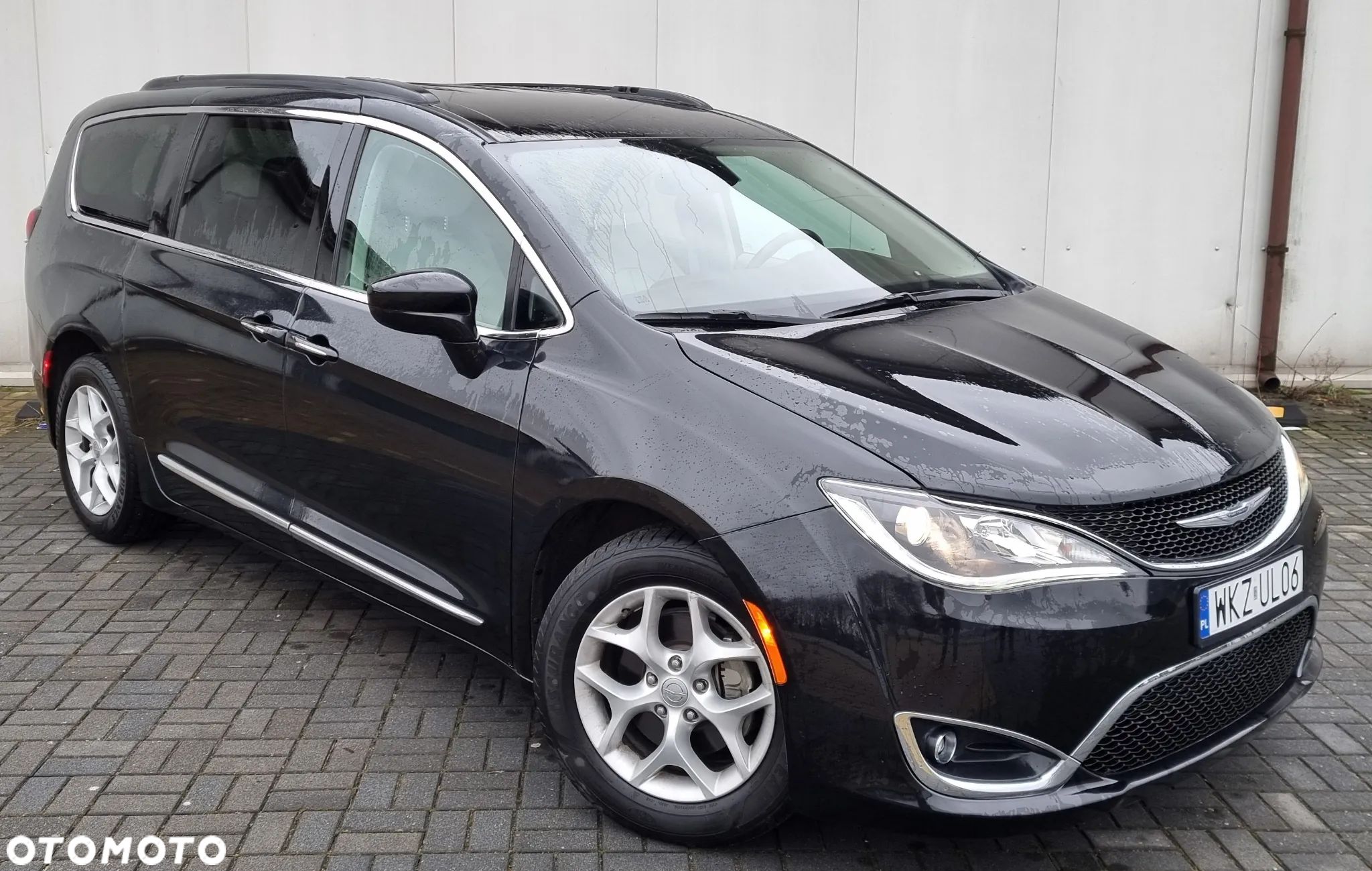 Chrysler Pacifica - 1