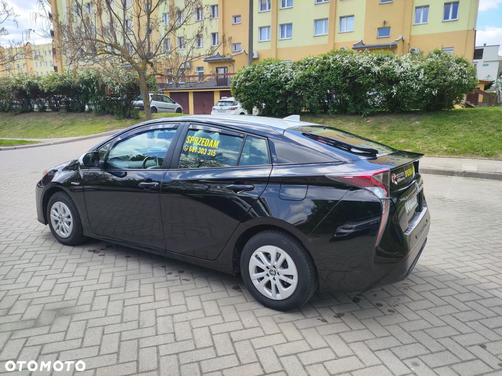 Toyota Prius Hybrid - 3