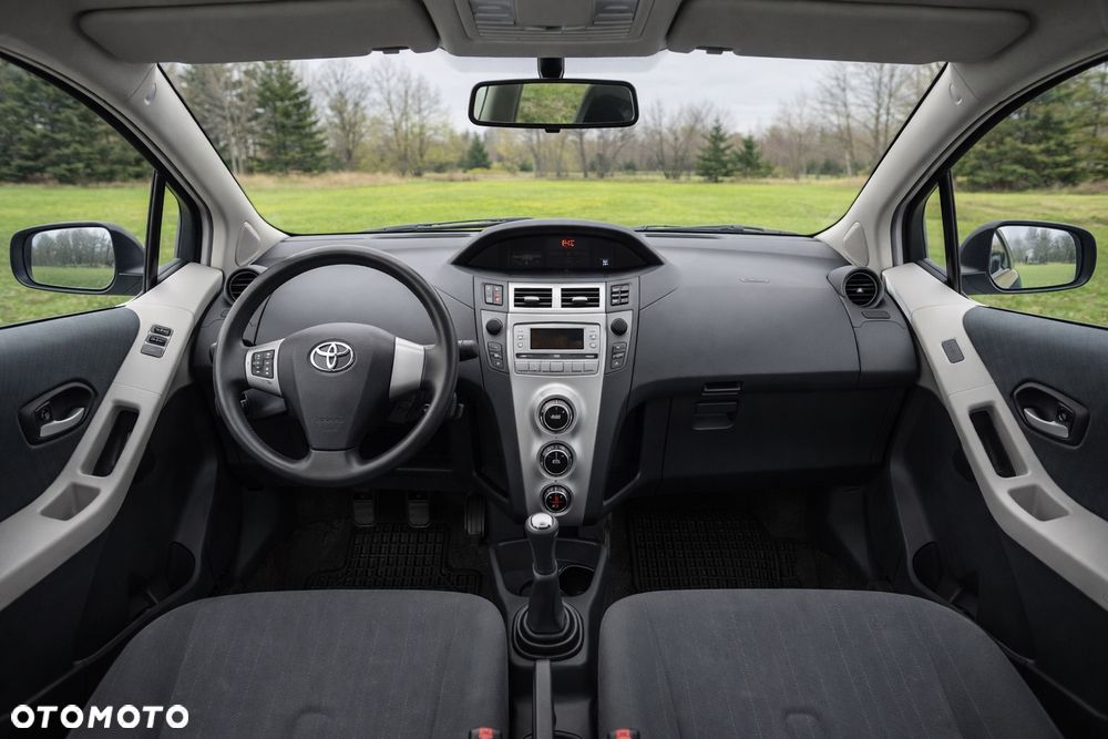 Toyota Yaris 1.3 Luna Premium - 17