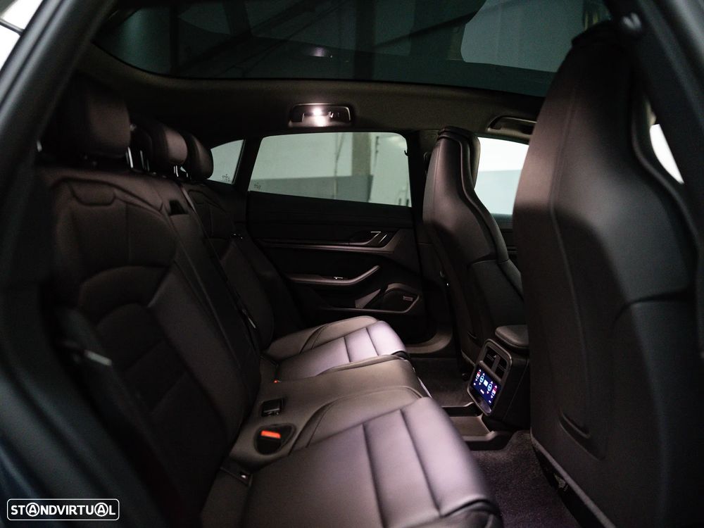 Porsche Taycan Sport Turismo 4S Black Edition - 32