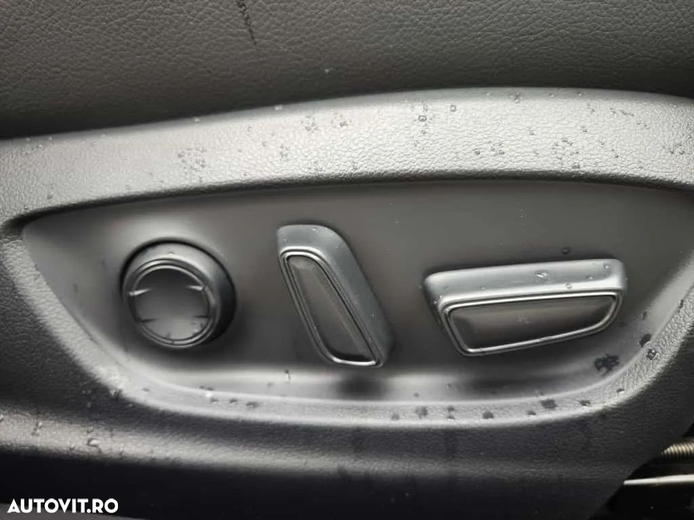 Toyota Camry 2.5 Hybrid Business - 18