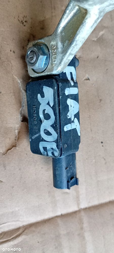 Klema minusowa bezpiecznik akumulatora Fiat 500E 52139571 - 8