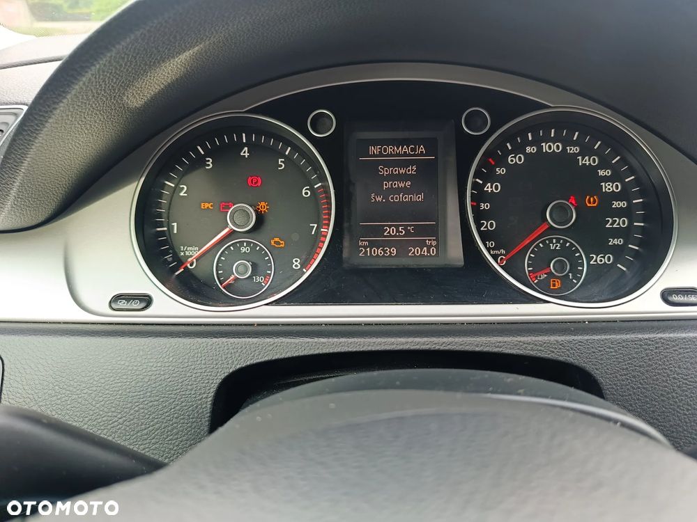 Volkswagen Passat - 8