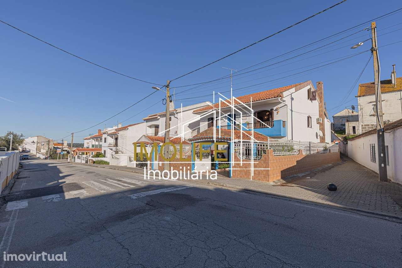 Moradia T1 + T3 no centro da Vila de Mora - Grande imagem: 2/60