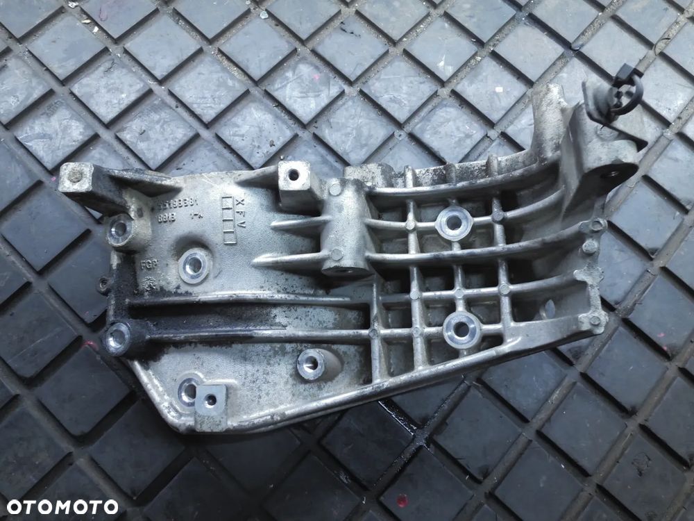 Łapa uchwyt sprężarki KLIMATYZACJI Fiat Croma 2.4 M-Jet 55193381 - 1