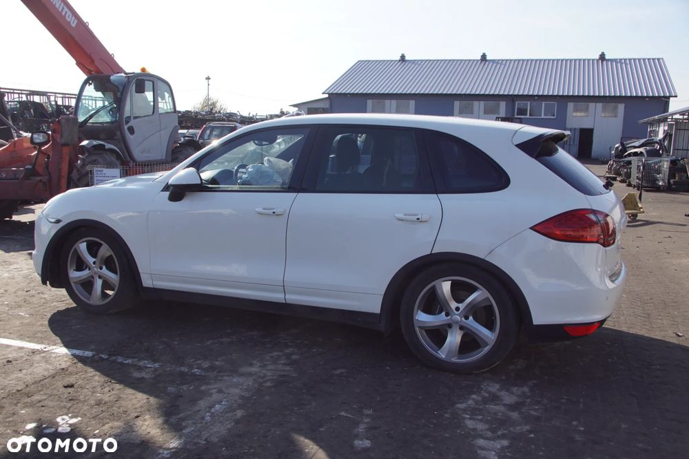 Auto na części - Porsche Cayenne II 3.0 D 239 KM CASA A5904 LR9A 2011R Silnik Skrzynia Drzwi Klapa Błotnik Lampa Lusterko Szyba Klamka Deska Kokpit Sterownik Moduł Czujnik Licznik Kierownica Wyświetlacz Panel - 8