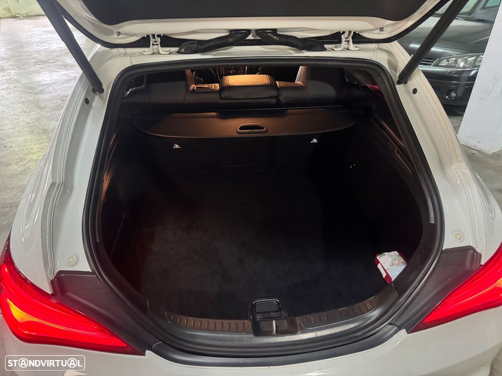 Mercedes-Benz CLA 45 AMG 4Matic Speedshift 7G-DCT Night Edition - 11