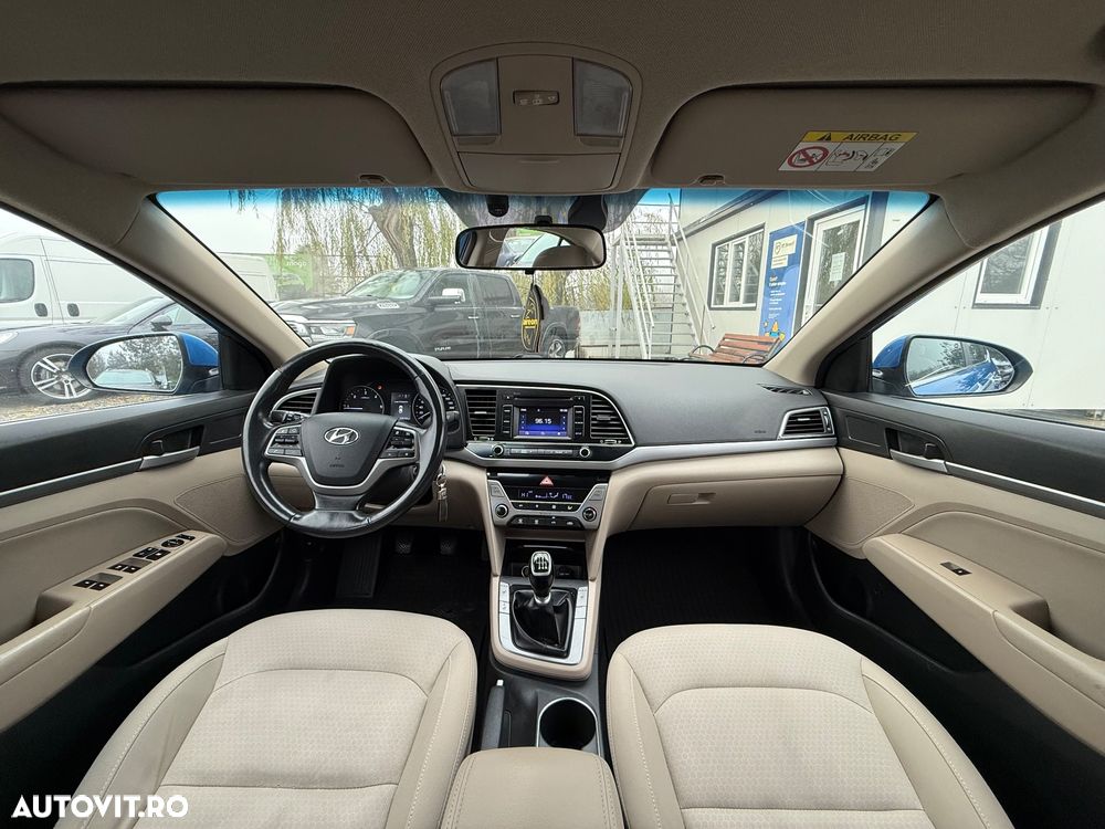 Hyundai Elantra 1.6 CRDI Exclusive - 4