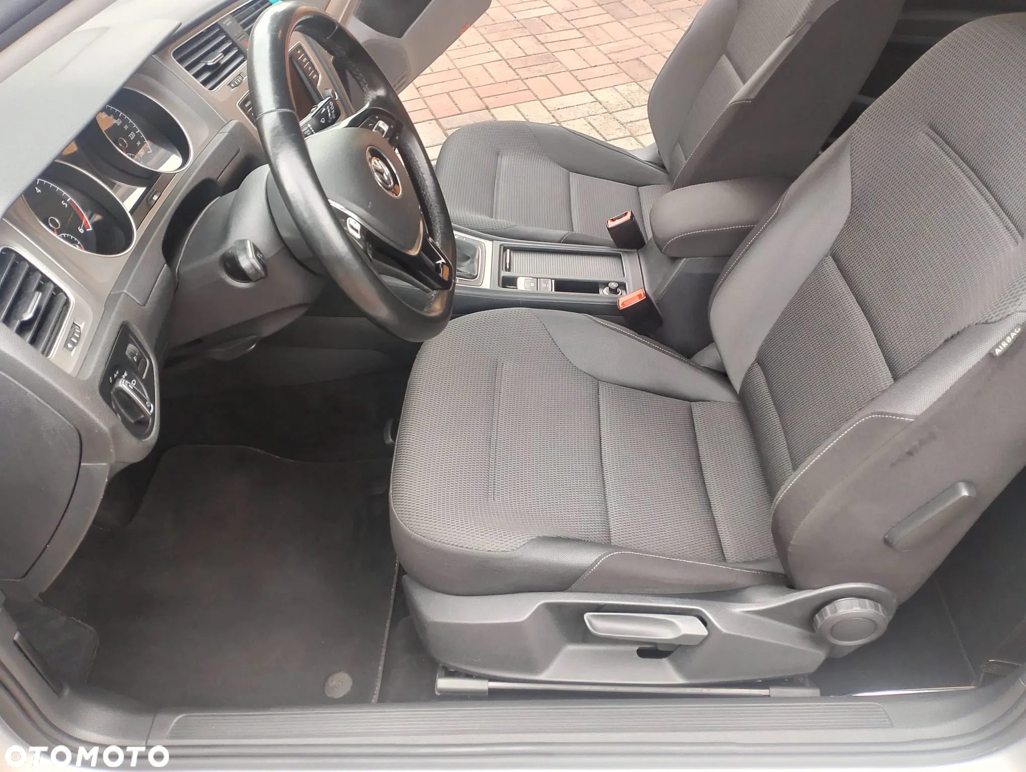 Volkswagen Golf VII 1.6 TDI BMT Trendline - 32