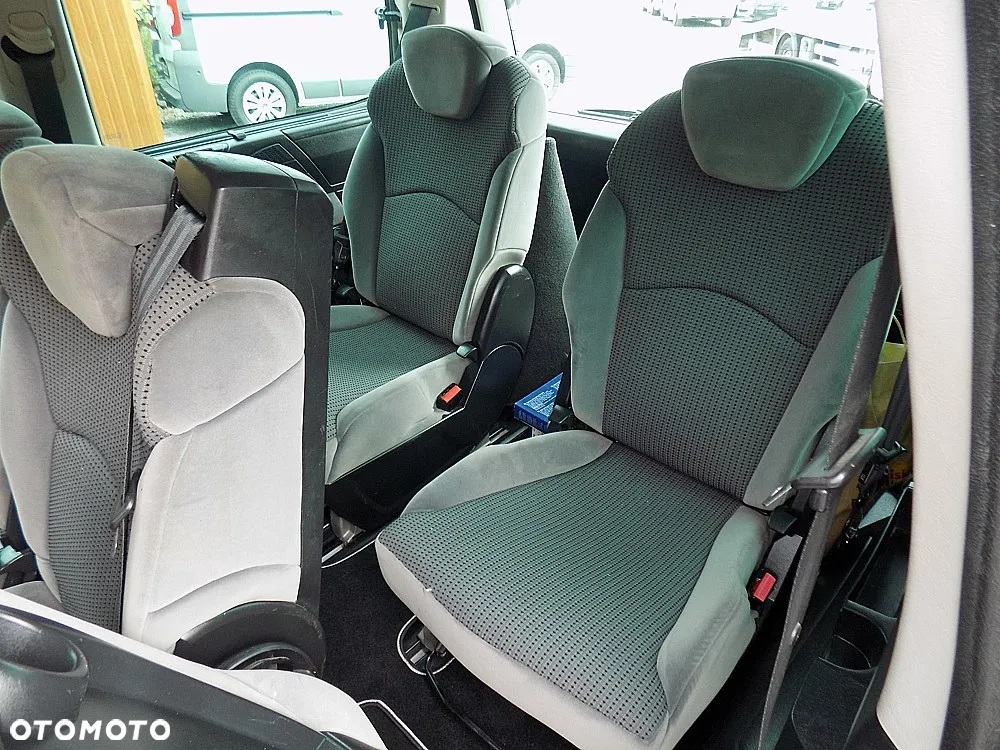 Peugeot 807 2.0 HDi Premium Euro5 - 7