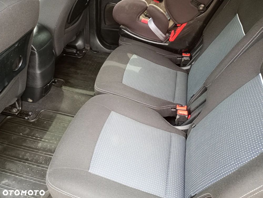 Ford S-Max - 17