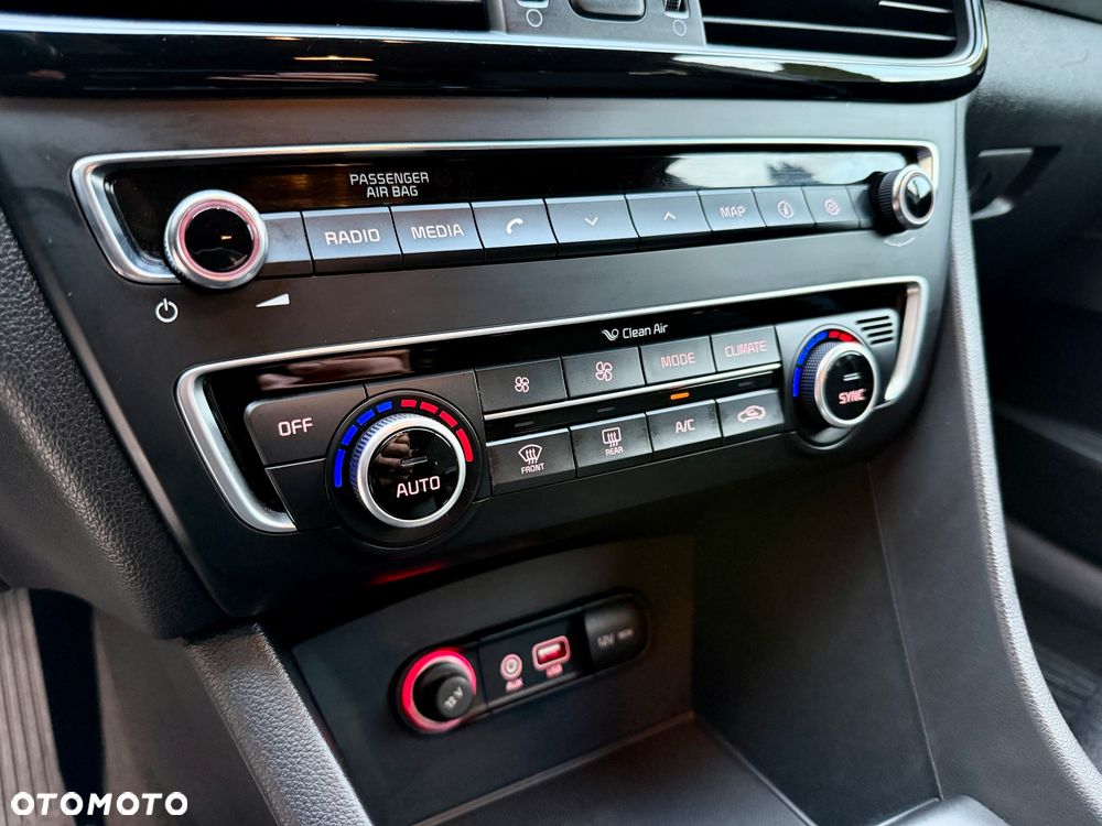 Kia Optima 2.0 M - 34