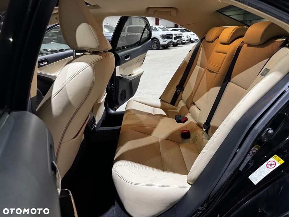 Lexus IS 200t Prestige - 14