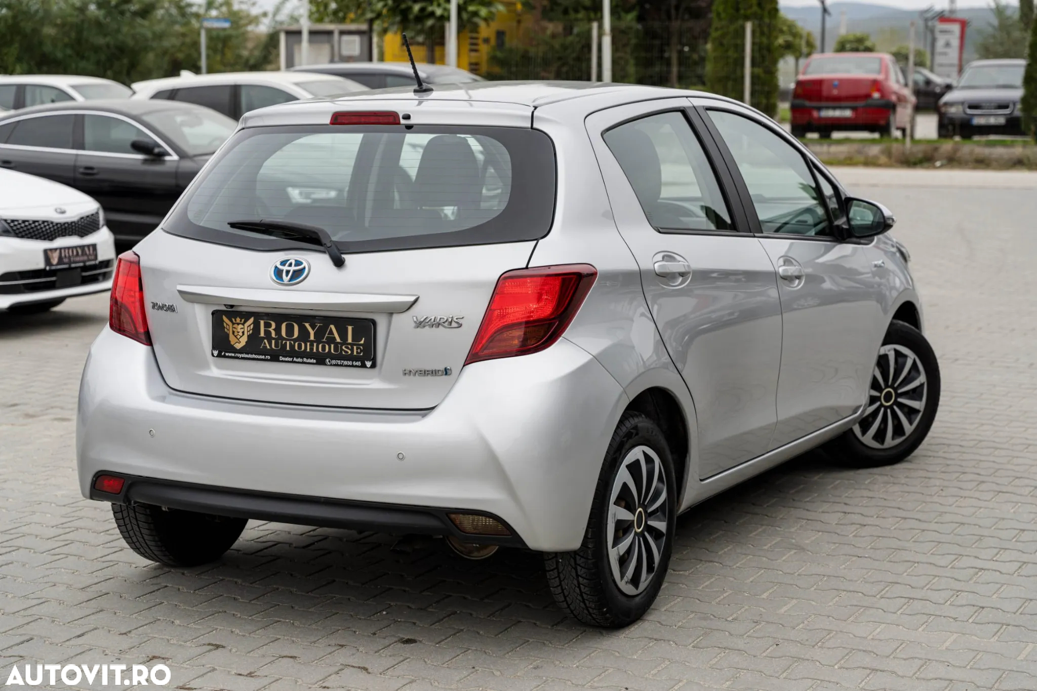 Toyota Yaris 1.5 VVT-i HSD Exclusive - 4