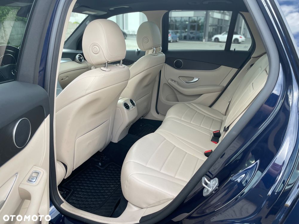 Mercedes-Benz GLC 300 4Matic 9G-TRONIC AMG Line - 18