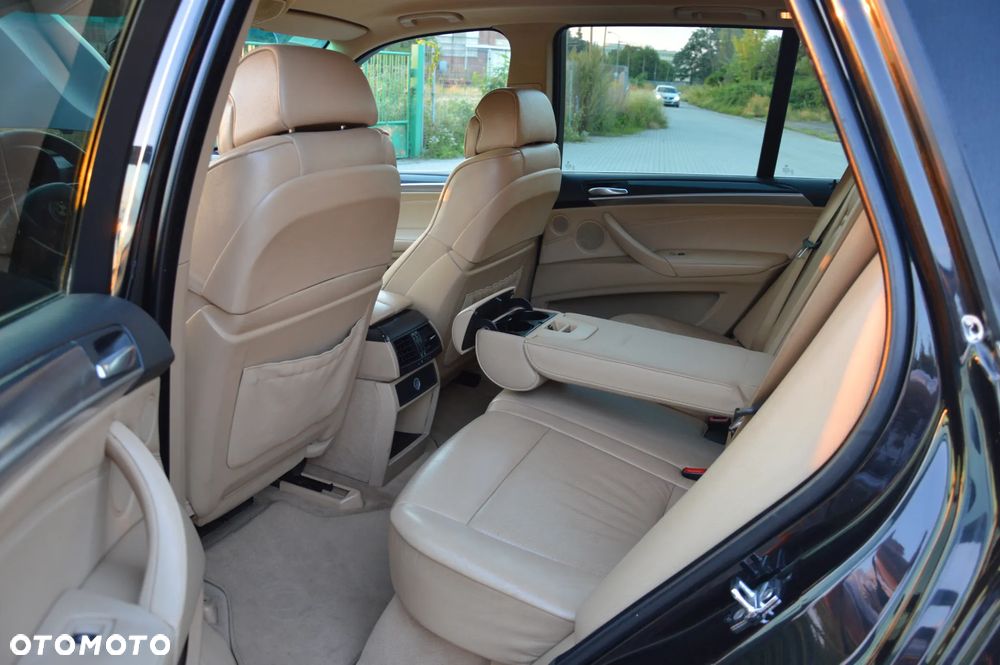 BMW X5 4.8i xDrive - 12
