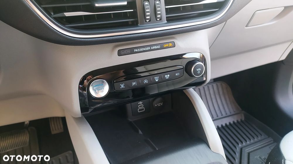 Ford Escape 2.0 EcoBoost AWD Titanium - 24