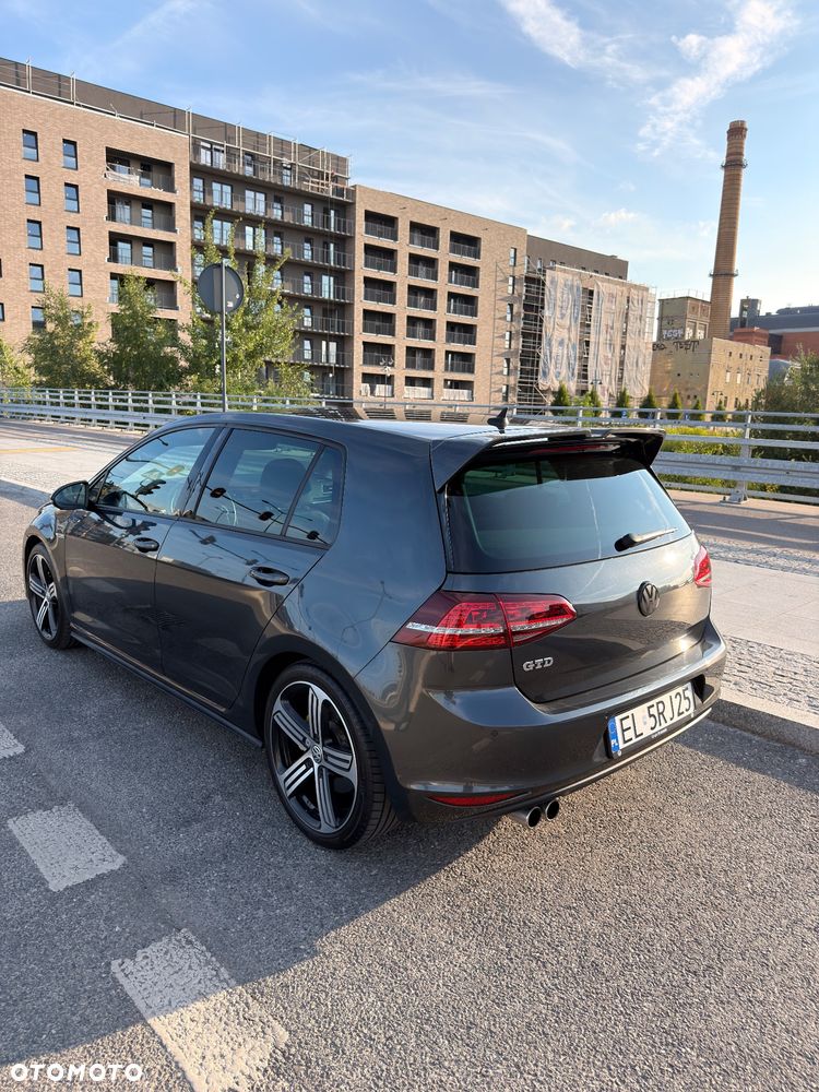 Volkswagen Golf - 4