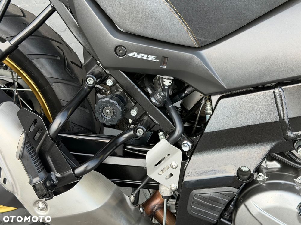 Suzuki V-STROM - 12