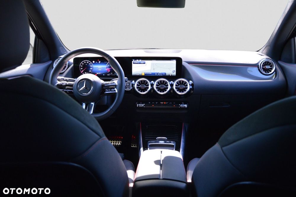 Mercedes-Benz GLA - 13