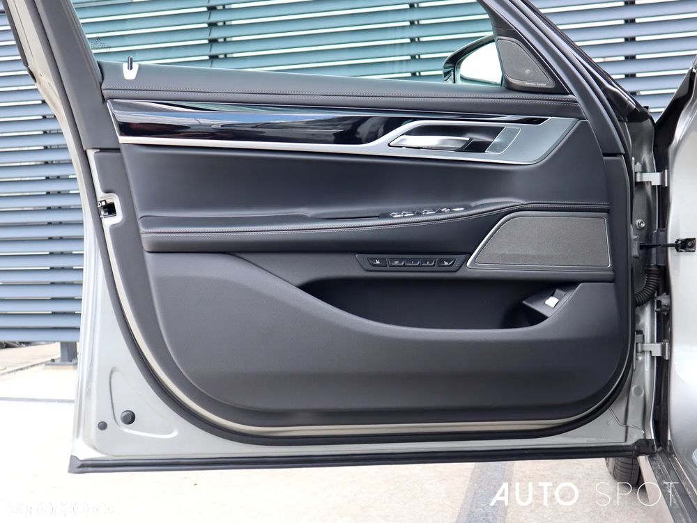 BMW Seria 7 - 12