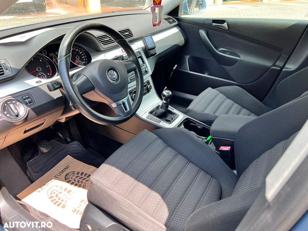 Volkswagen Passat 2.0 Blue TDI SCR Highline - 17