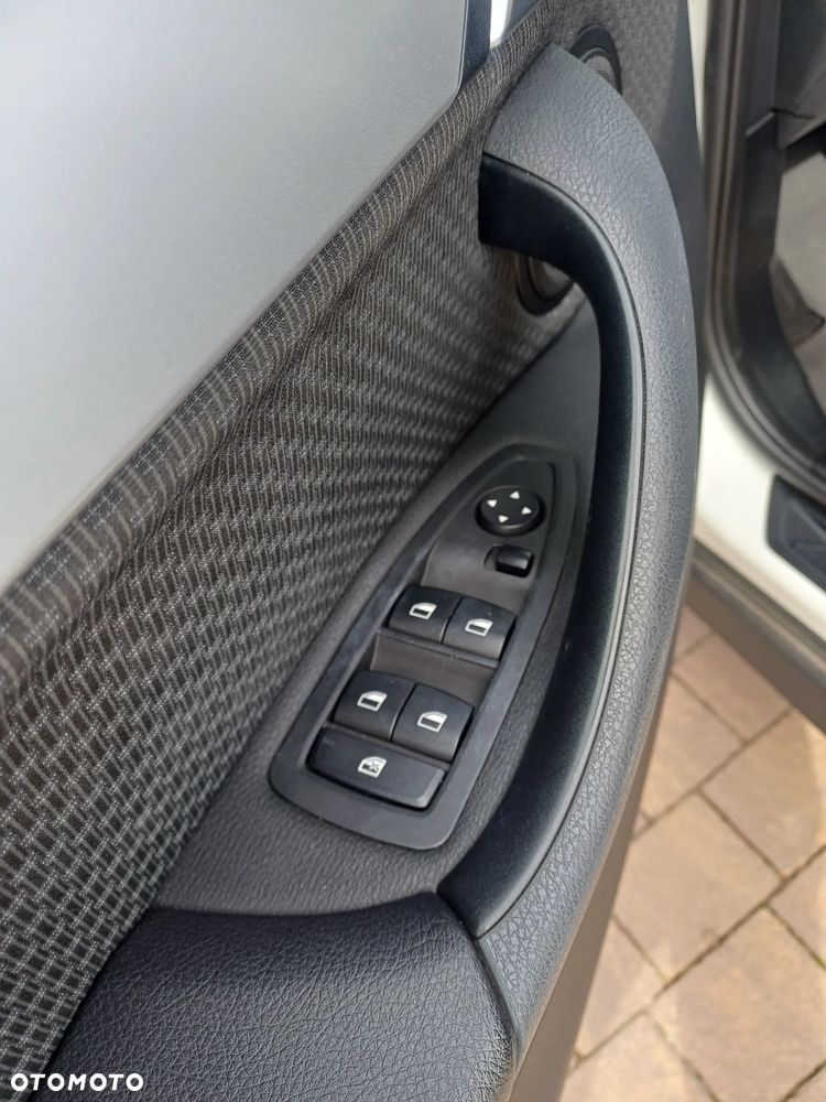 BMW X1 sDrive18i - 15