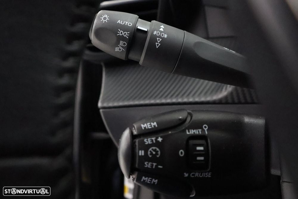 Peugeot 2008 1.2 PureTech Allure - 14