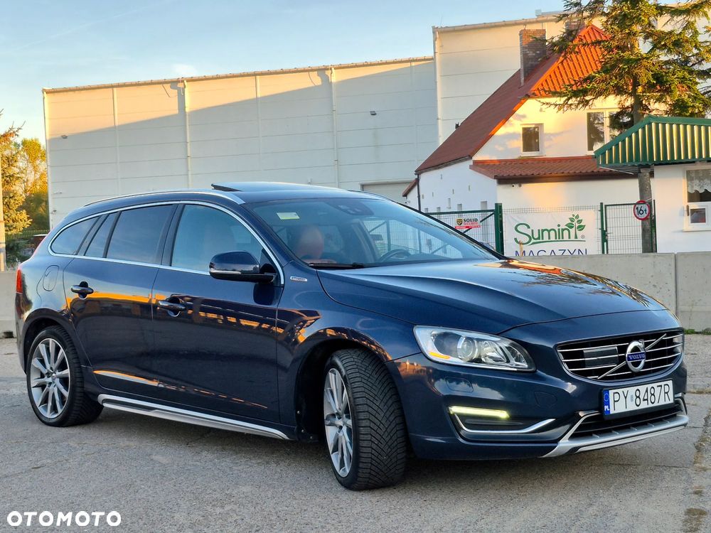 Volvo V60 D6 AWD Plug-in Hybrid R-Design Momentum - 6