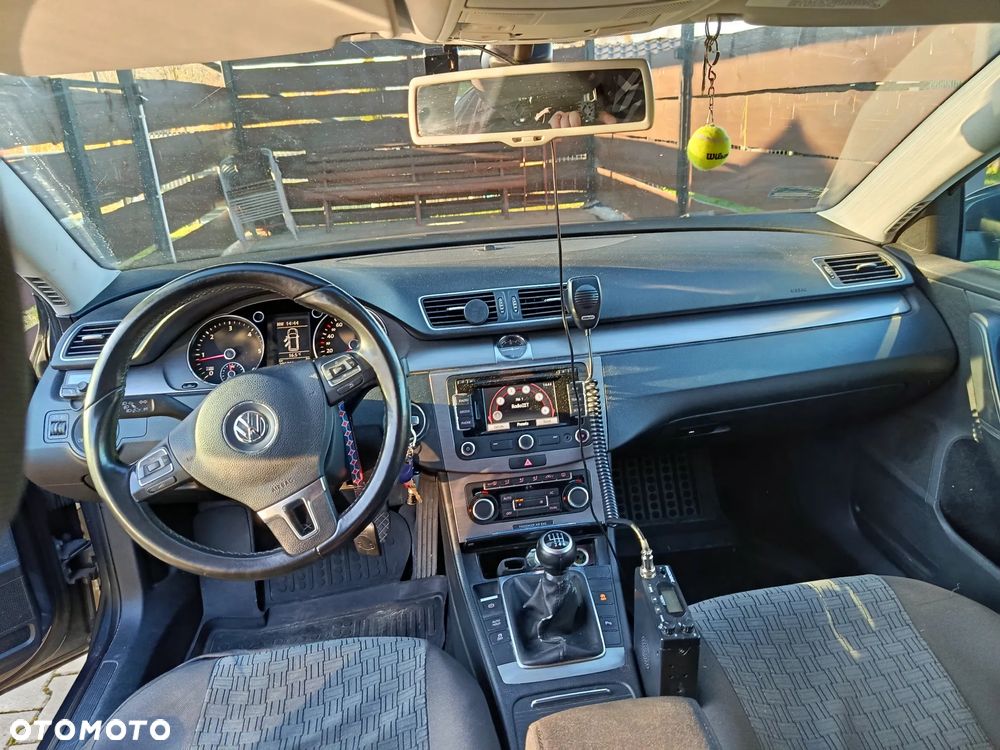 Volkswagen Passat 1.6 TDI DPF BlueMotion Technology Trendline - 9