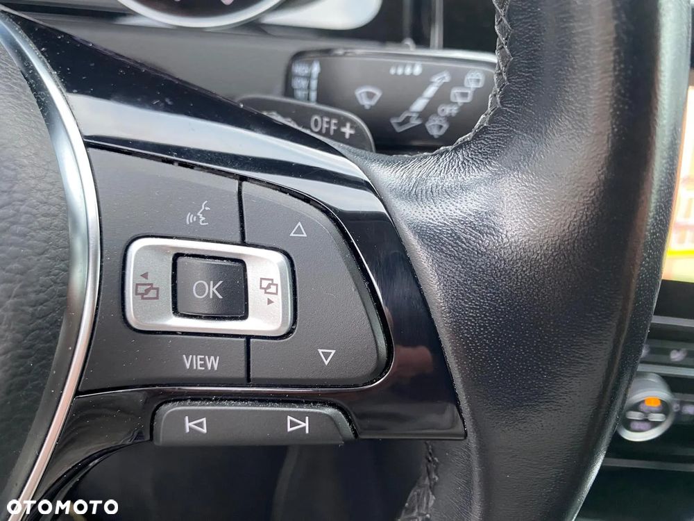 Volkswagen Golf 2.0 BlueTDI DSG Highline - 31