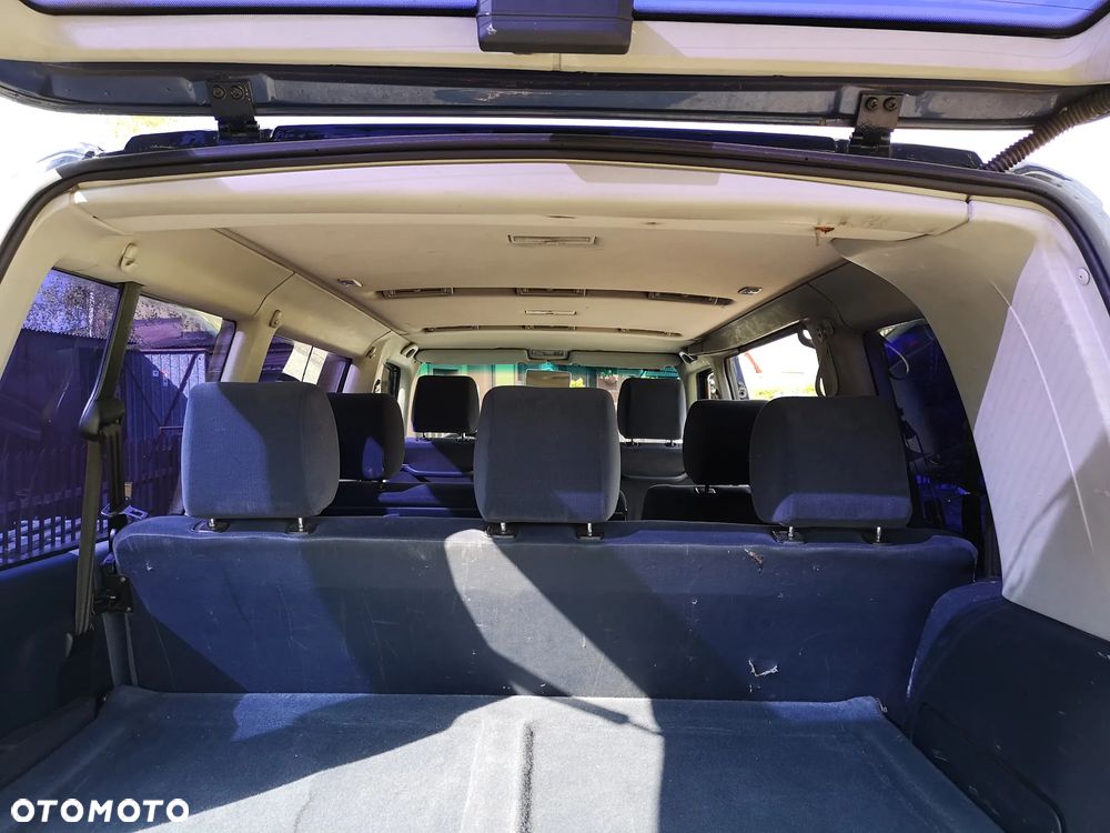 Volkswagen Caravelle - 12