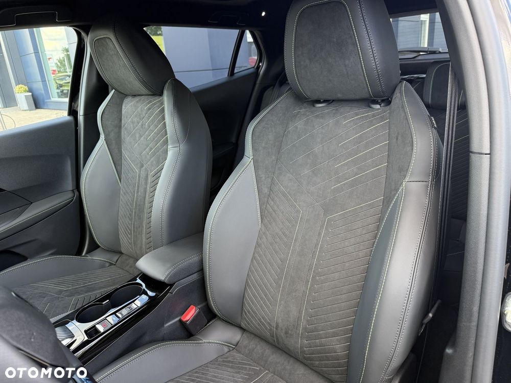 Peugeot 2008 PureTech mHEV GT E-DCS6 - 12