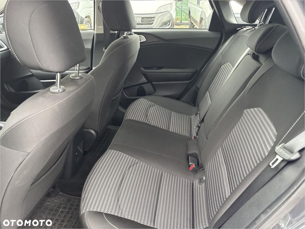 Kia Ceed 1.5 T-GDI M - 11