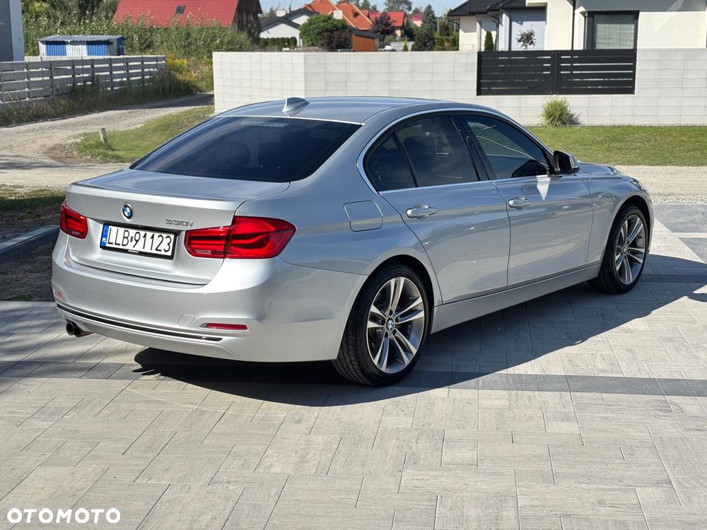 BMW Seria 3 330i Sport Line - 12
