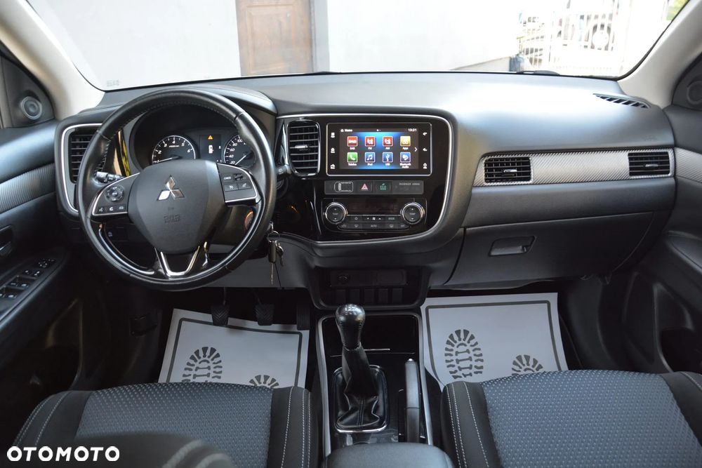 Mitsubishi Outlander - 23