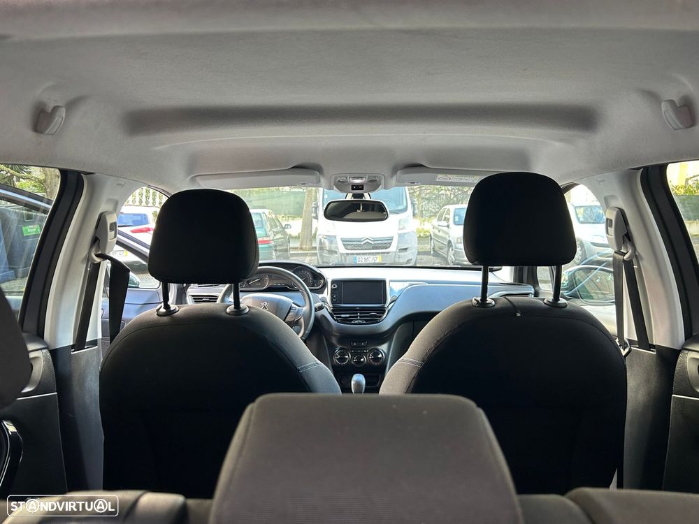 Peugeot 208 1.2 PureTech Signature - 21