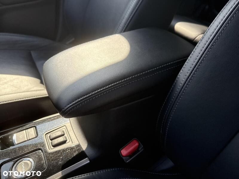 Mitsubishi Outlander 2.0 Instyle + 4WD CVT - 19