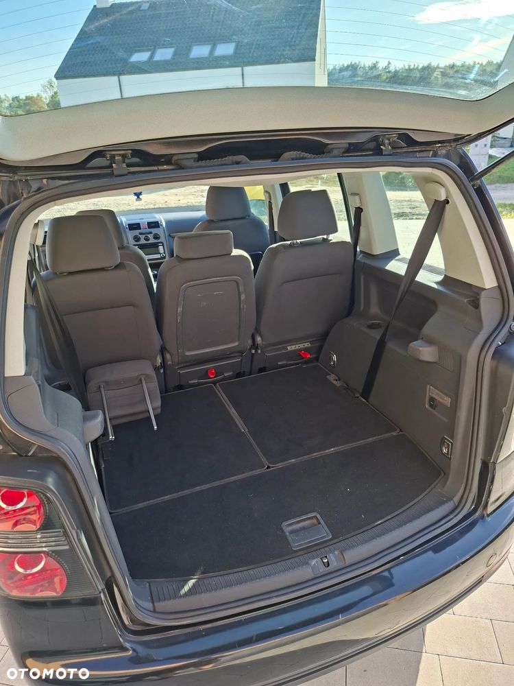 Volkswagen Touran - 18