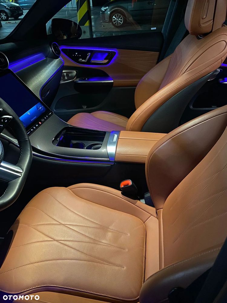 Mercedes-Benz GLC 300 4Matic 9G-TRONIC AMG Line Advanced - 28