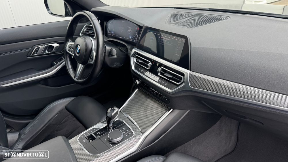 BMW 320 e Pack Desportivo M Auto - 35