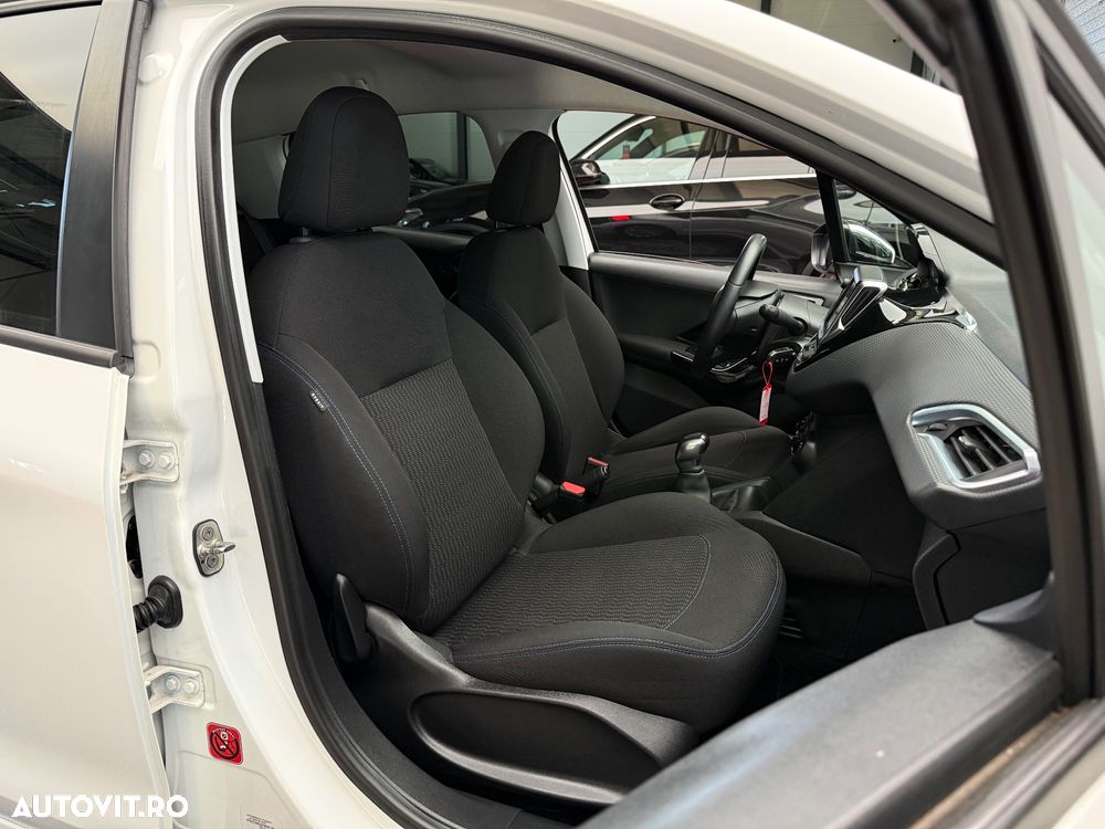 Peugeot 208 PureTech 82 Style - 25