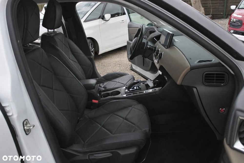 DS Automobiles DS 3 Crossback 1.2 PureTech Performance Line + - 6