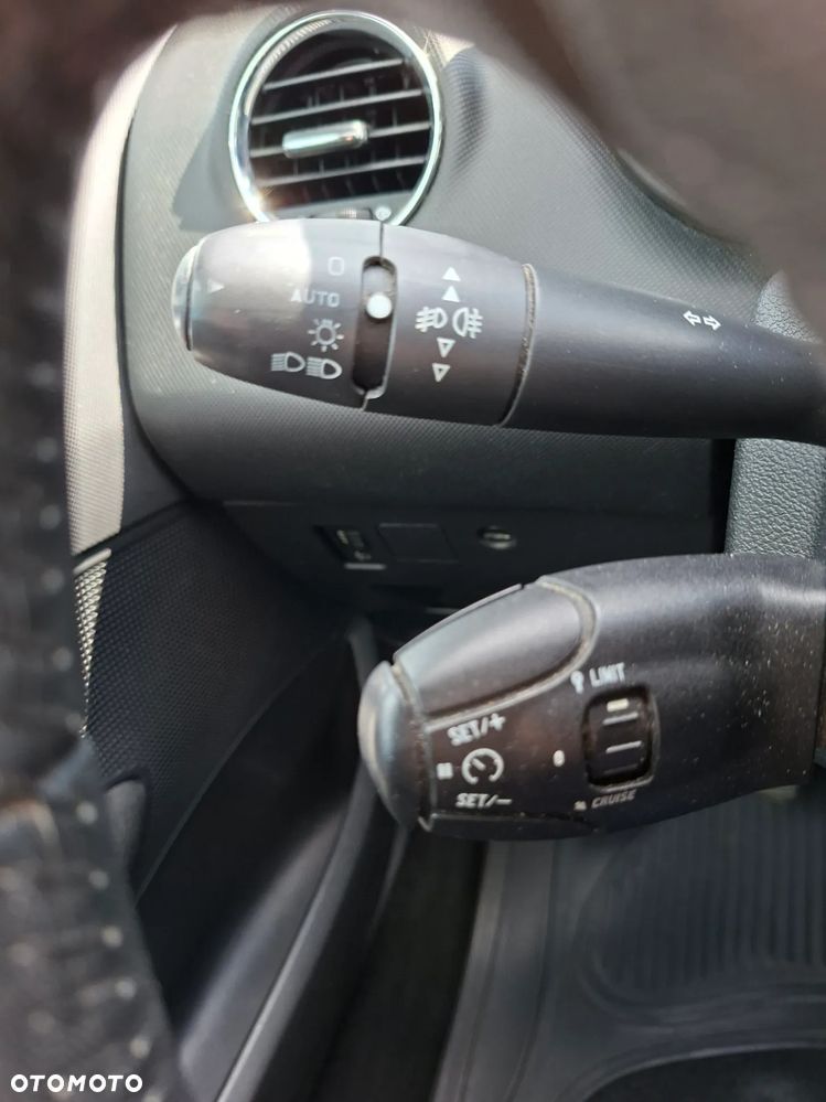 Peugeot 308 1.6 HDi Premium - 24