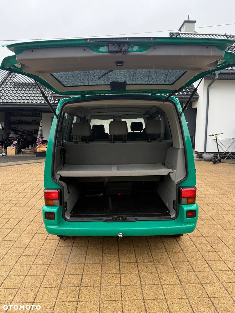 Volkswagen Caravelle - 8
