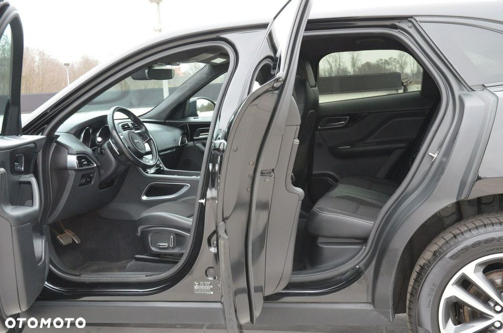 Jaguar F-Pace 2.0 i4P AWD R-Sport - 38