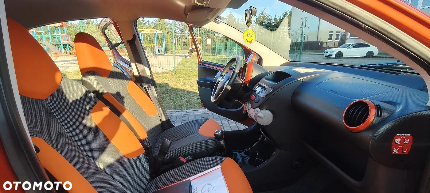 Toyota Aygo Connect - 18