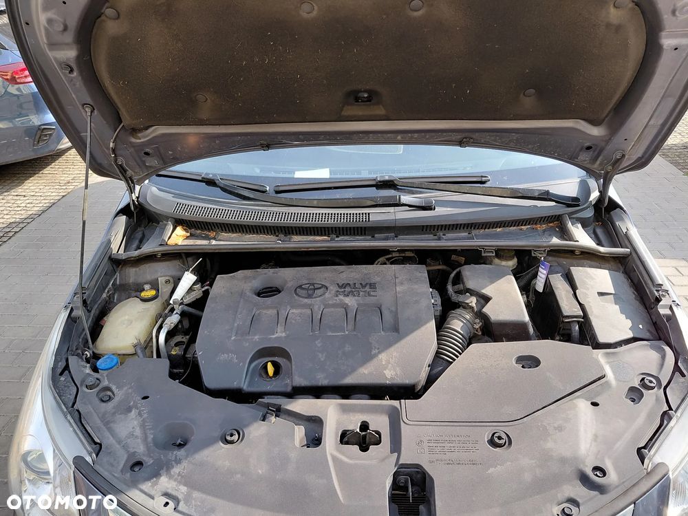 Toyota Avensis 1.8 Sol - 19