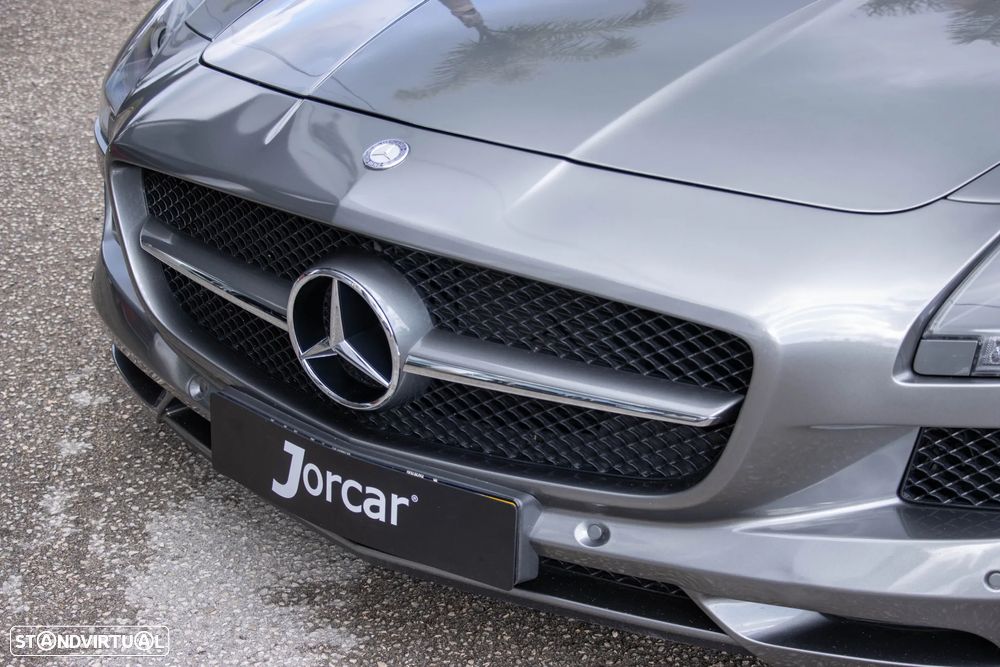 Mercedes-Benz SLS 63 AMG Roadster - 12