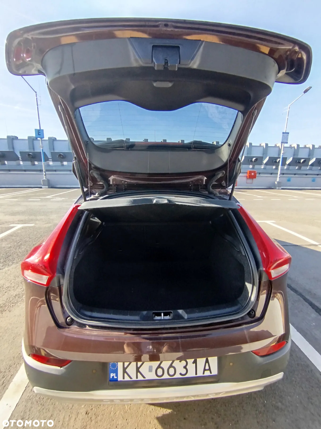 Volvo V40 Cross Country D2 Drive-E Momentum - 24
